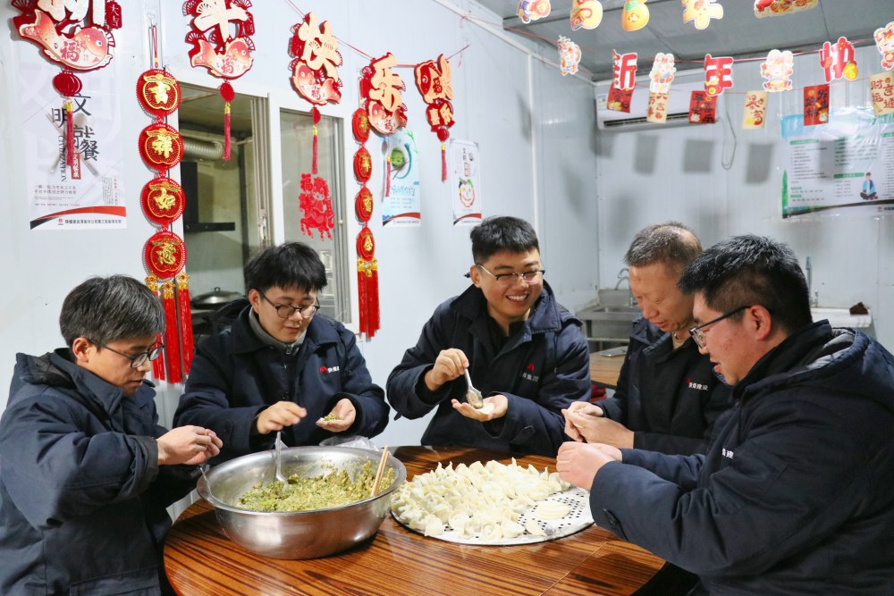 陜煤建設渭南分公司：工地團圓宴 堅守暖人心