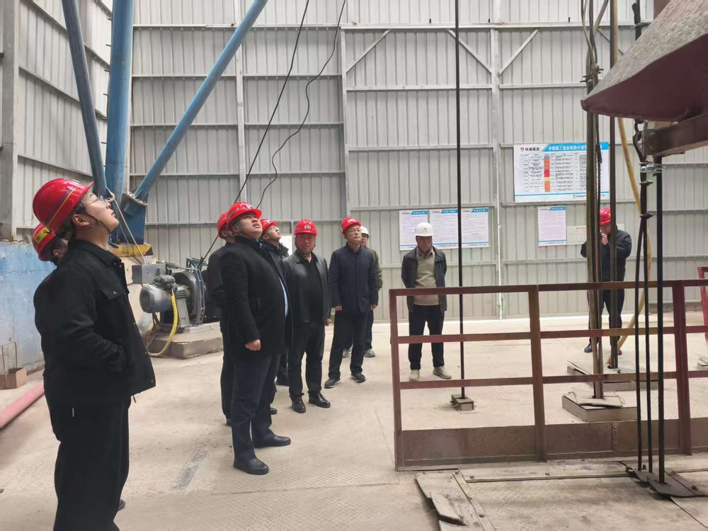 韓城礦業(yè)有限公司總工程師張杰一行深入礦建二公司第二項目部檢查指導項目復工復產工作